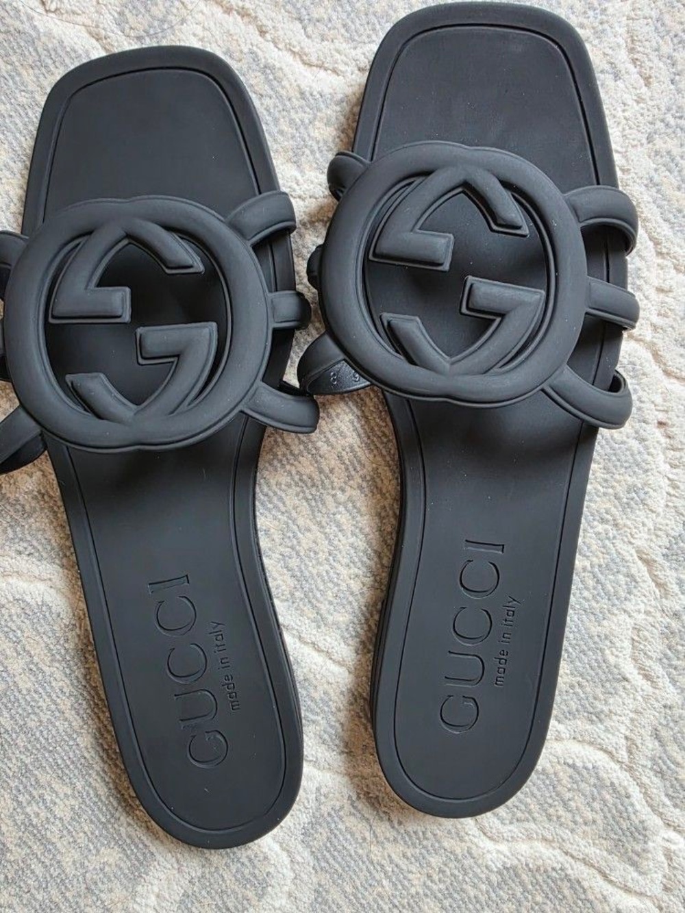 Interlocking G Slide Rubber Sandals